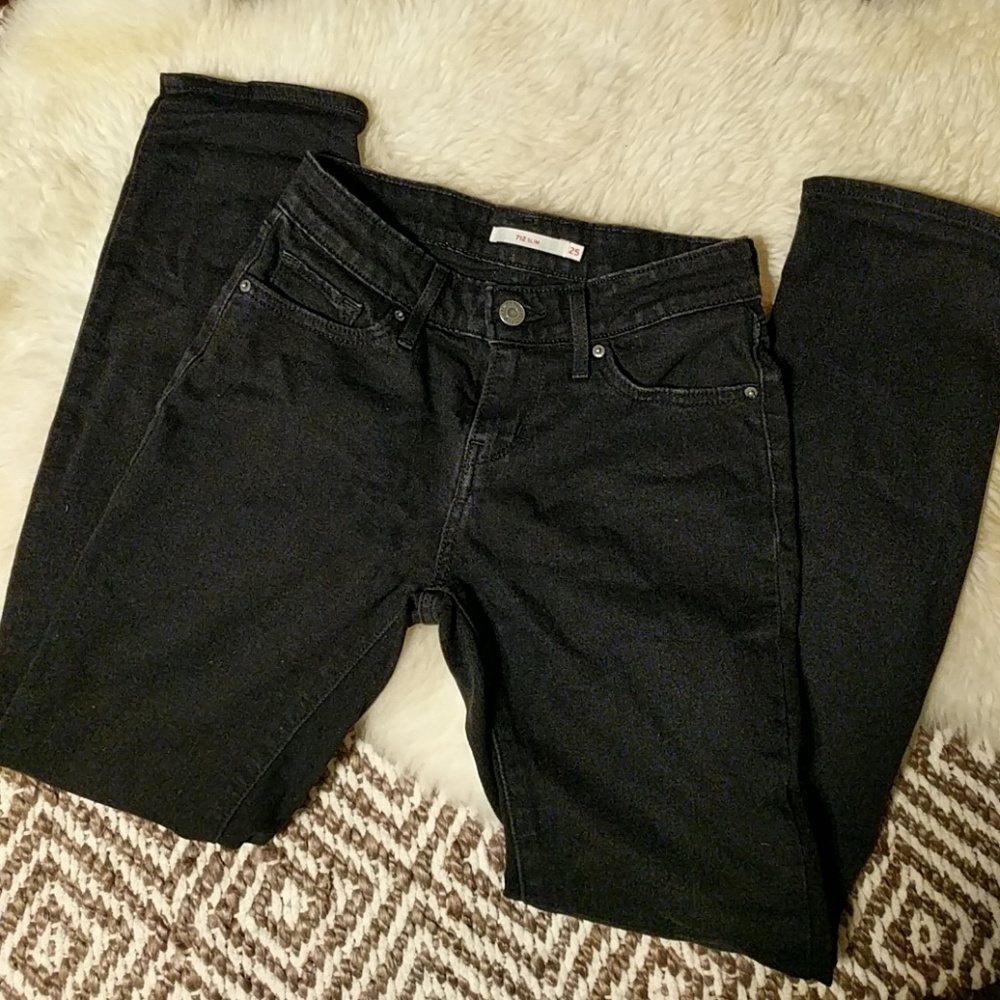 Levi 712 slim 25s black jeans short